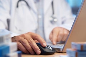 How to Manage Online Doctor Reviews